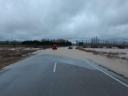 Imagen Los equipos de Acción Territorial de la Diputación han tenido que cortar varios tramos de carreteras
