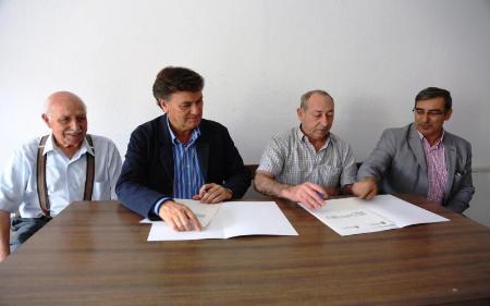 Imagen Diputación y Laguna de Contreras firman un convenio para mejorar la calidad del agua