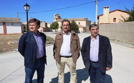 Imagen Anaya ha pavimentado la travesía de Ahusín con la Ayuda Provincial a Obras Municipales